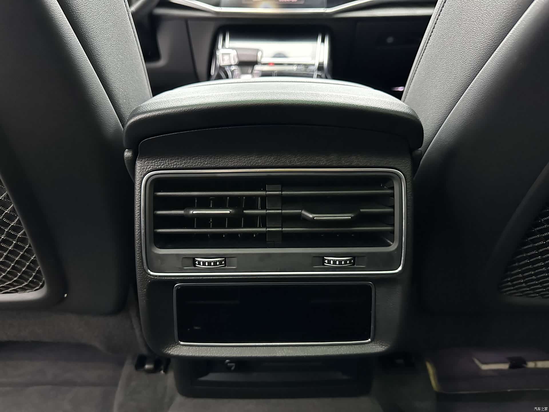 Audi Q8, 2023 16