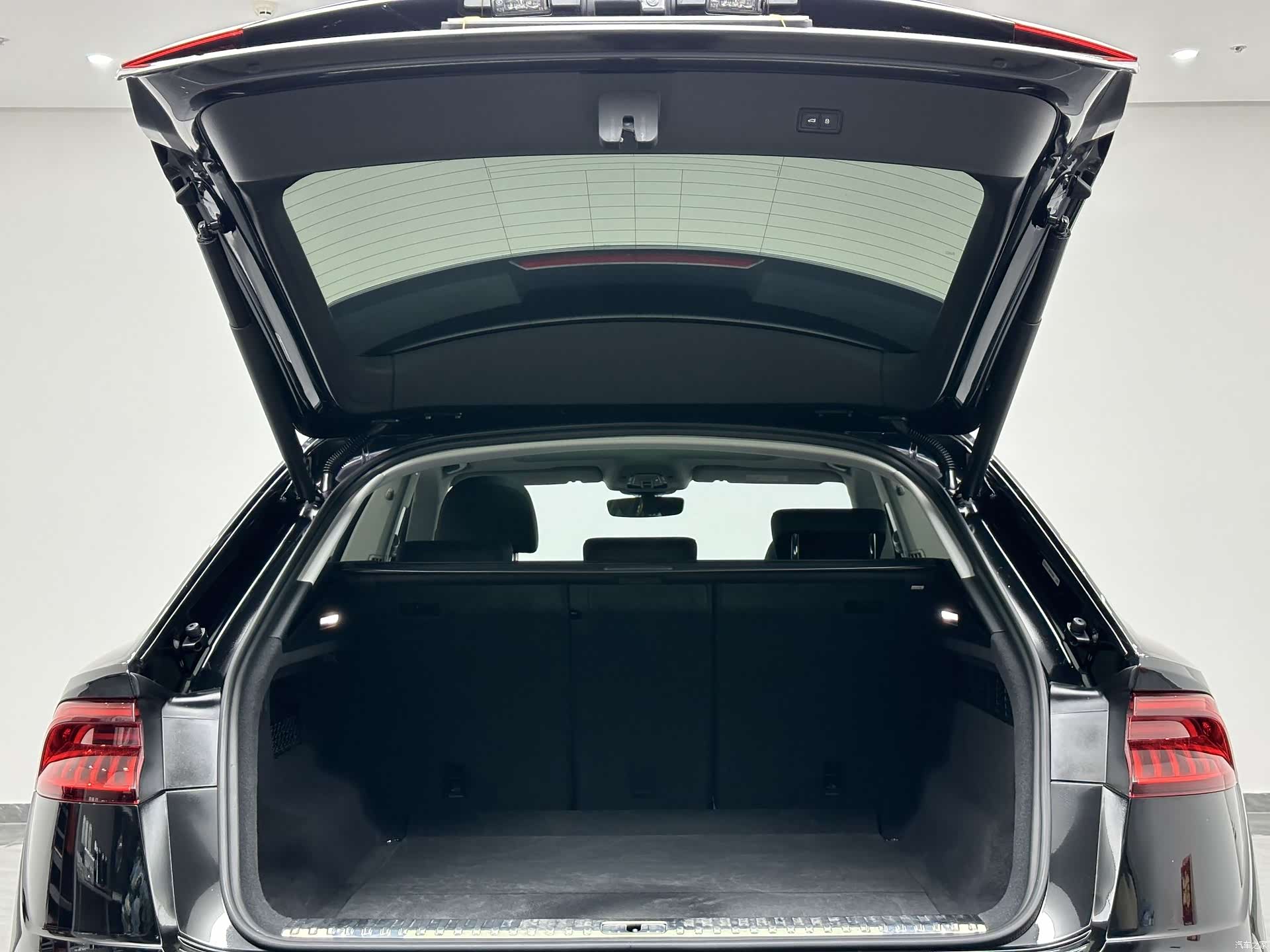 Audi Q8, 2023 23