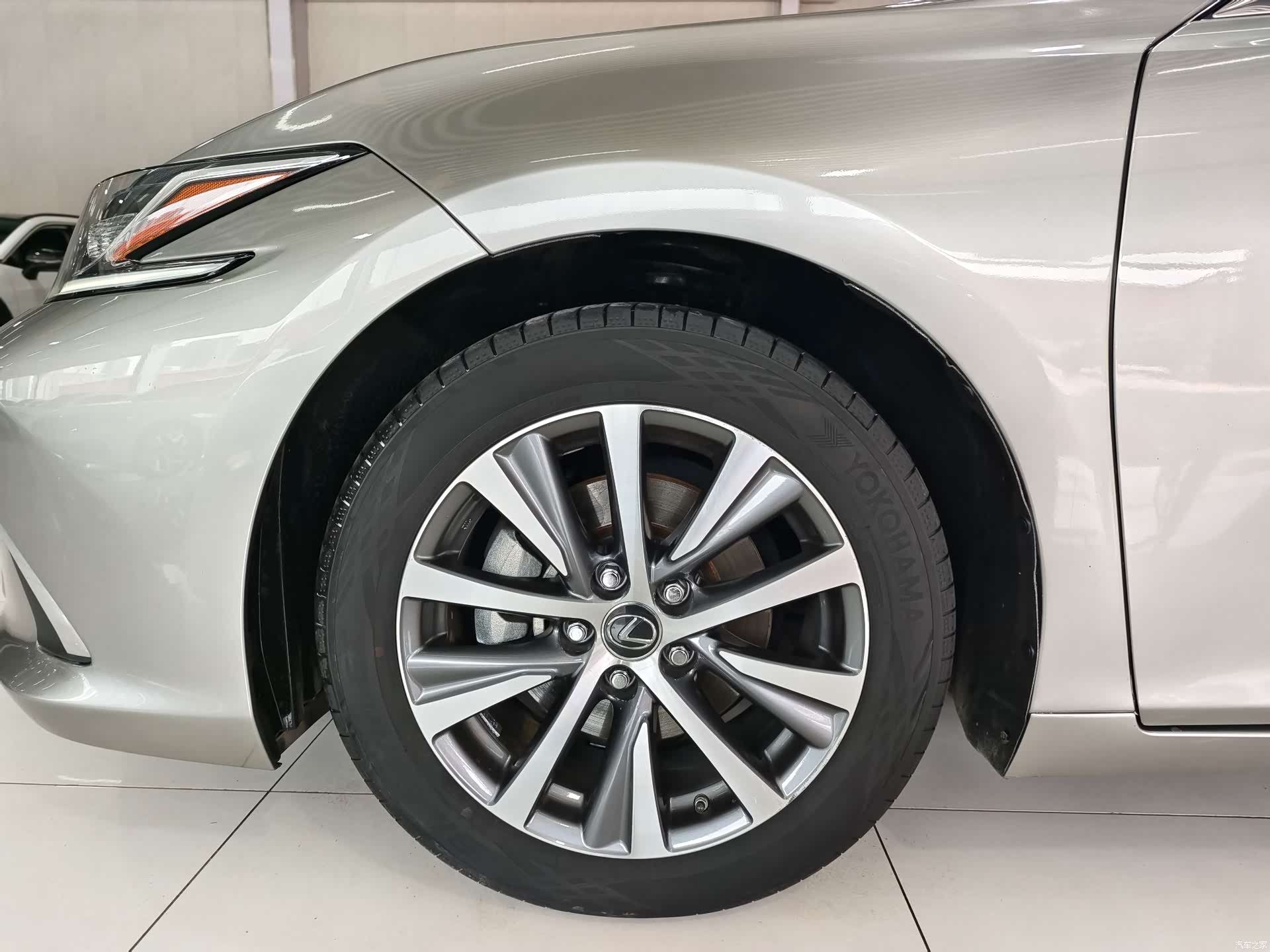 Lexus ES, 2019 12