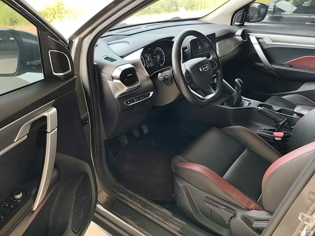 Geely Coolray, 2022 16