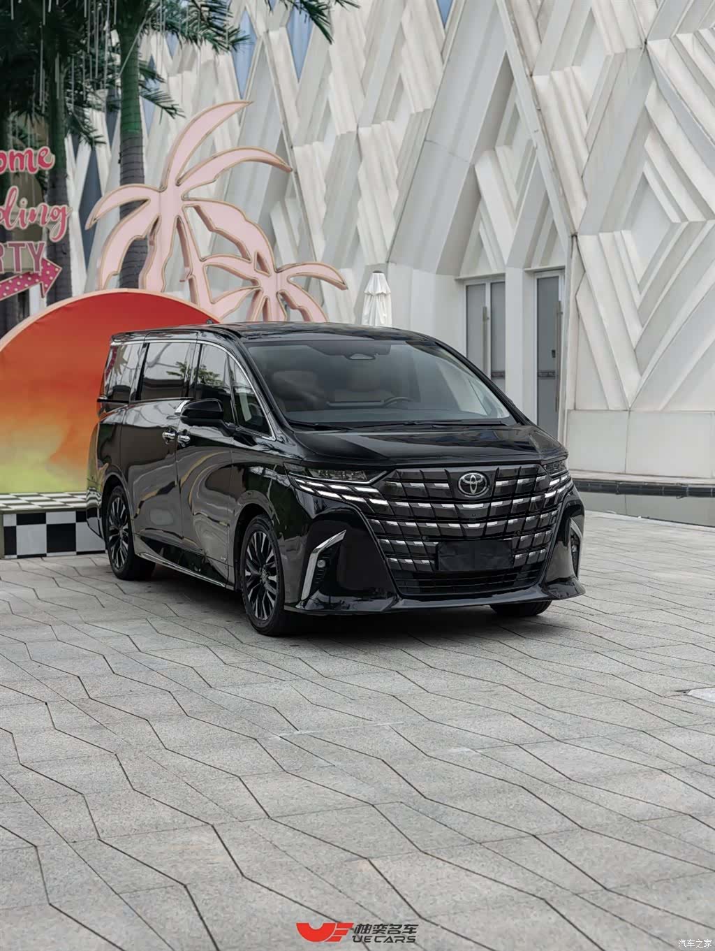 Toyota Alphard, 2024 3