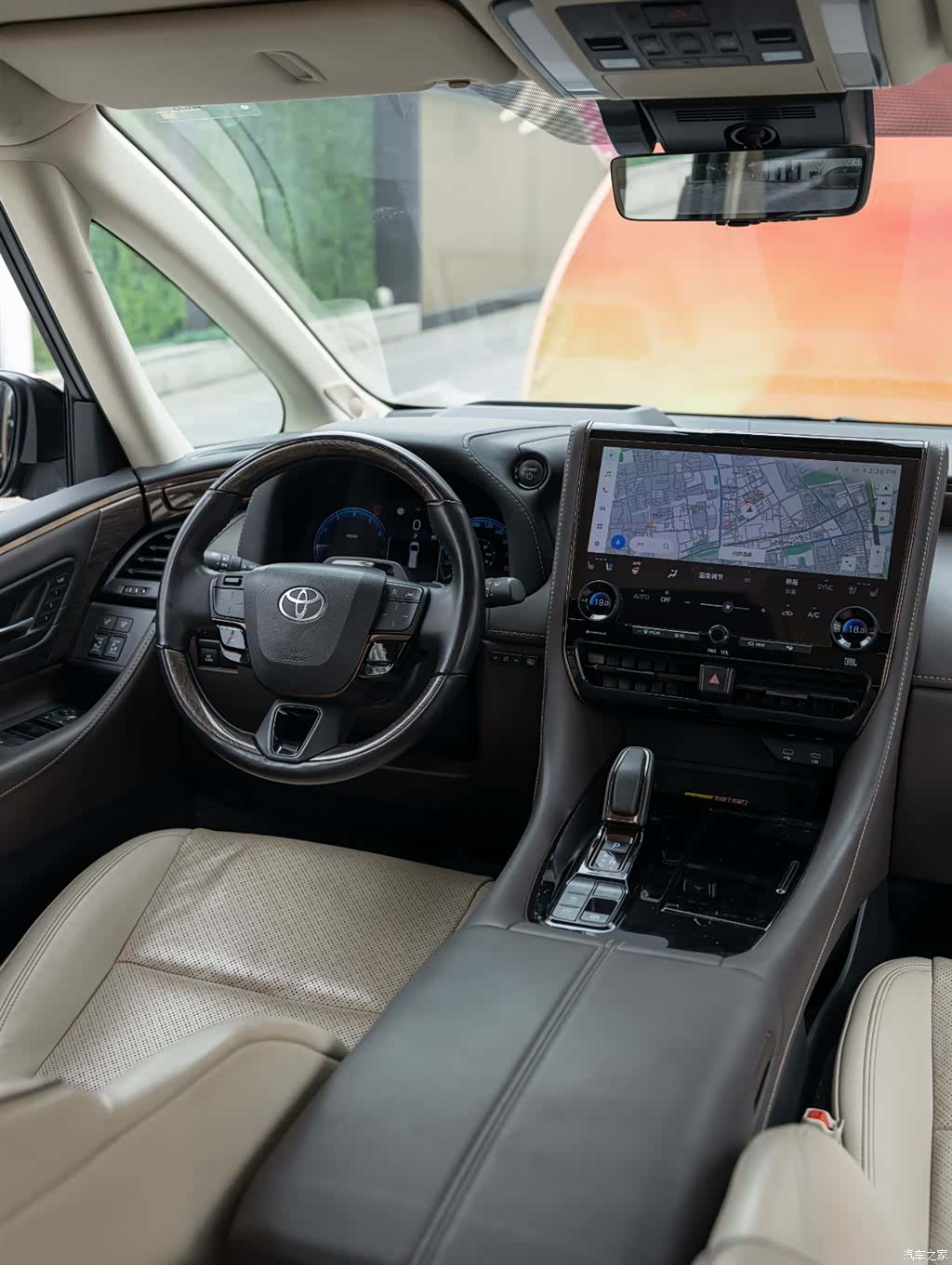 Toyota Alphard, 2024 11