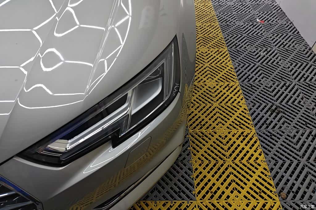 Audi A4L, 2018 все фото