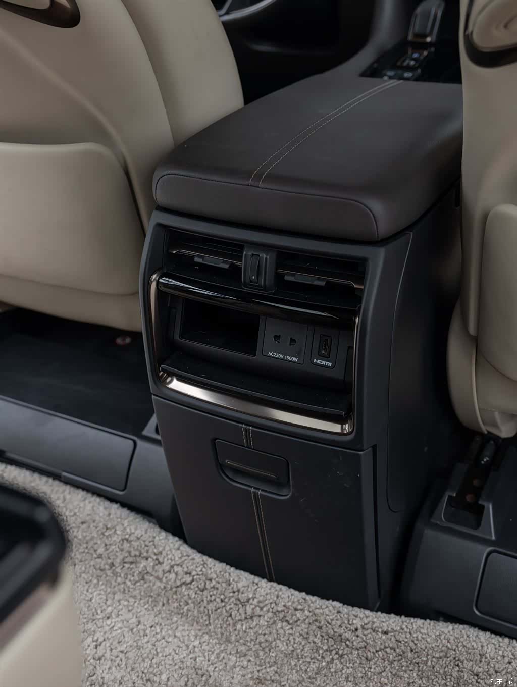 Toyota Alphard, 2024 21