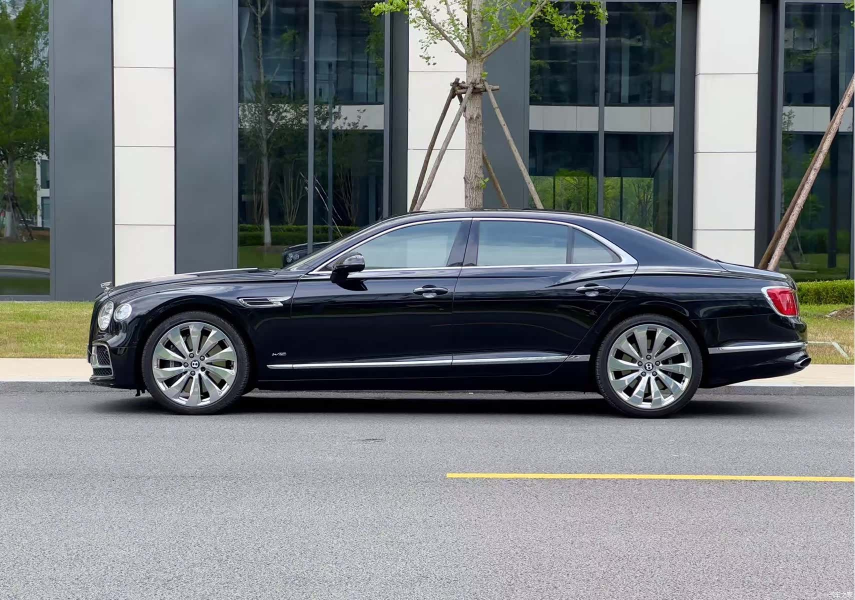 Bentley Flying Spur, 2021 6