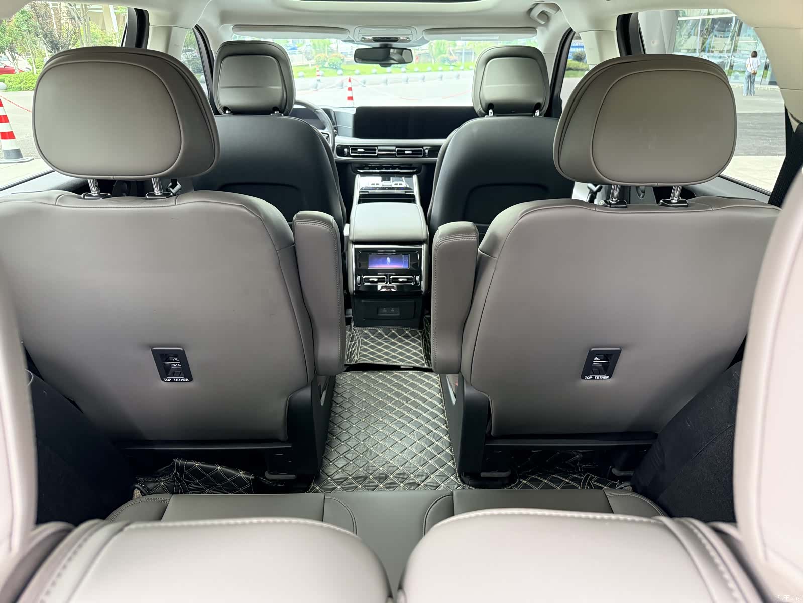 Lincoln Aviator, 2025 16