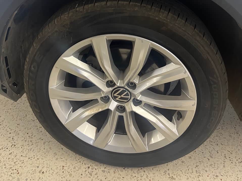 Volkswagen T-ROC exploring Songs