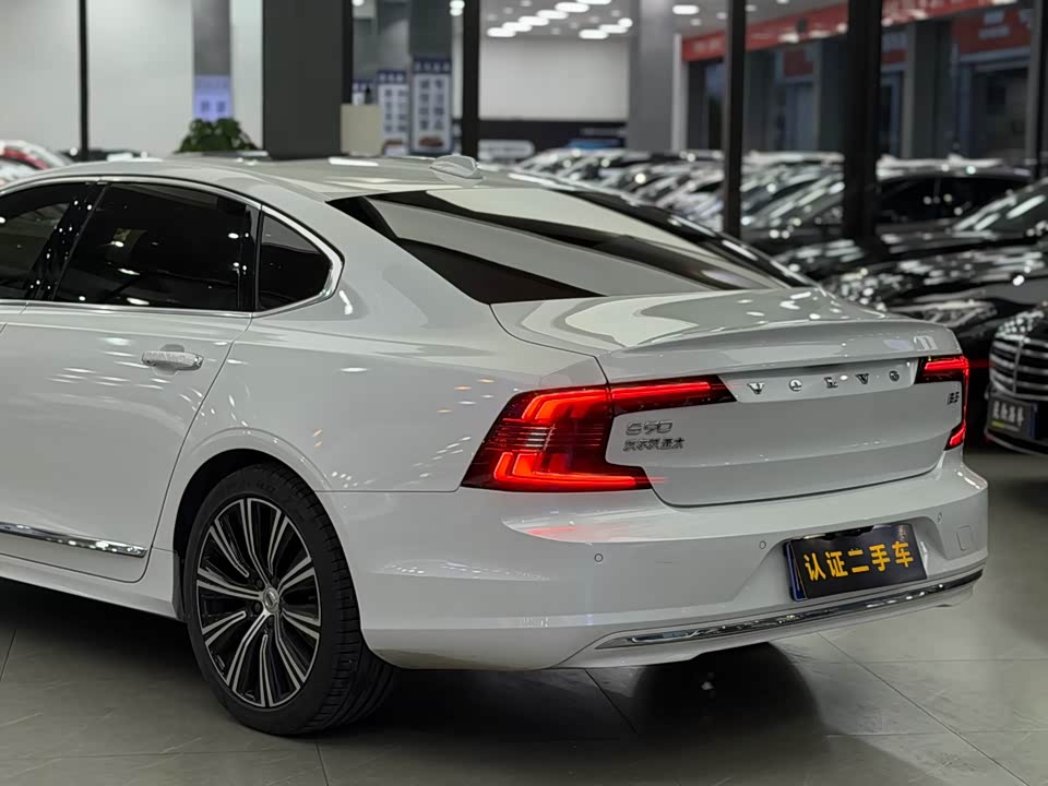 Volvo S90