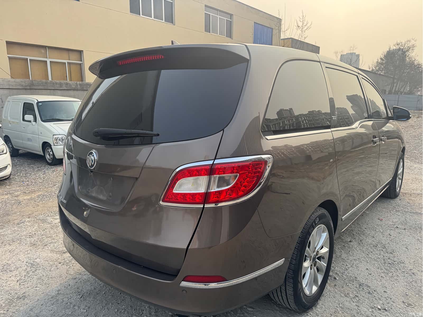 Buick GL8, 2013 4