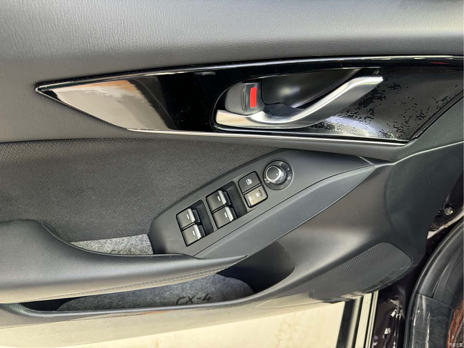 Mazda CX-4, 2023 13