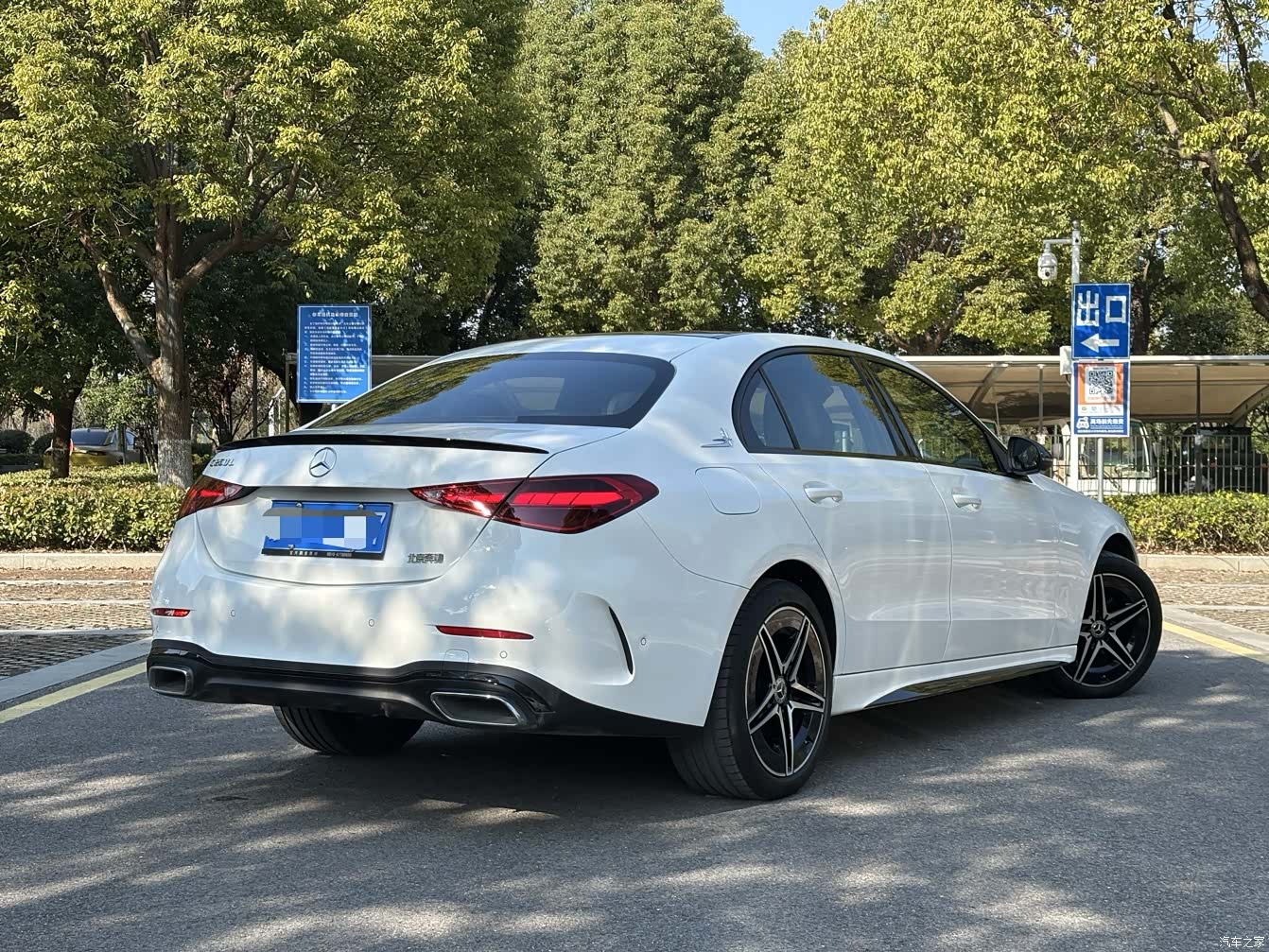 Mercedes-Benz C-Class, 2024 3