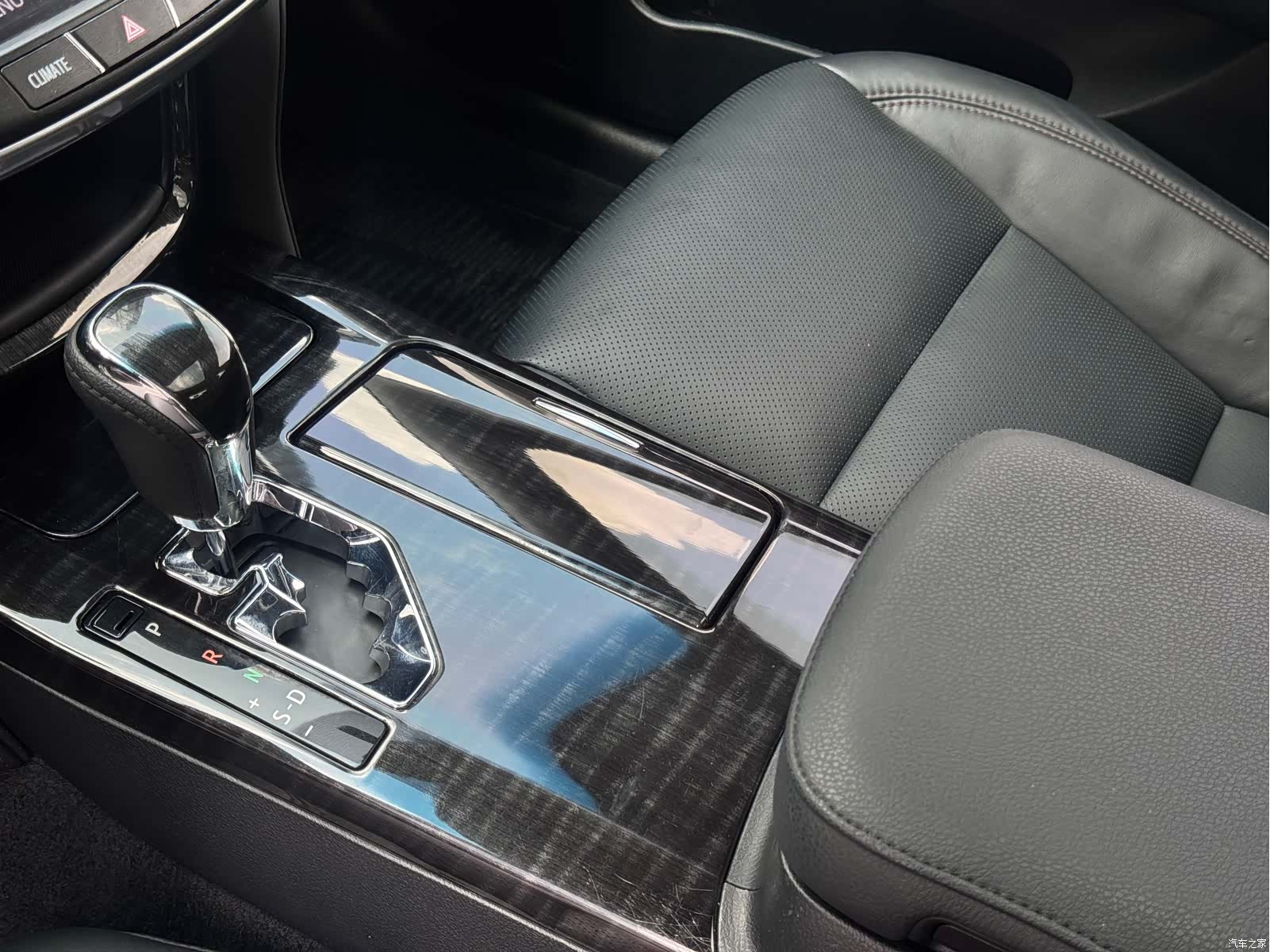 Toyota Crown, 2016 16