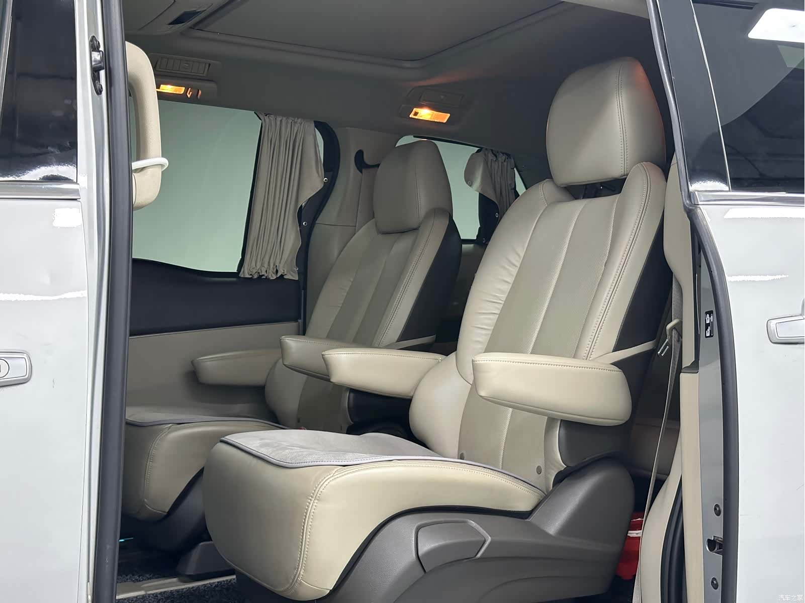 Buick GL8, 2011 8