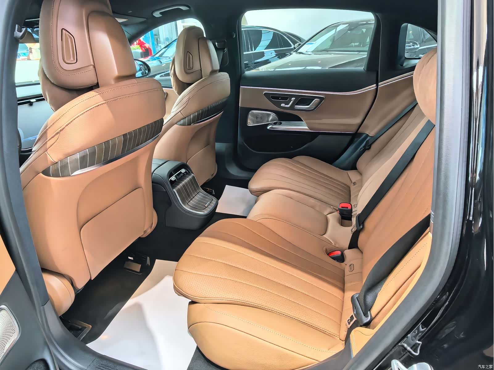 Mercedes-Benz E-Class, 2024 21