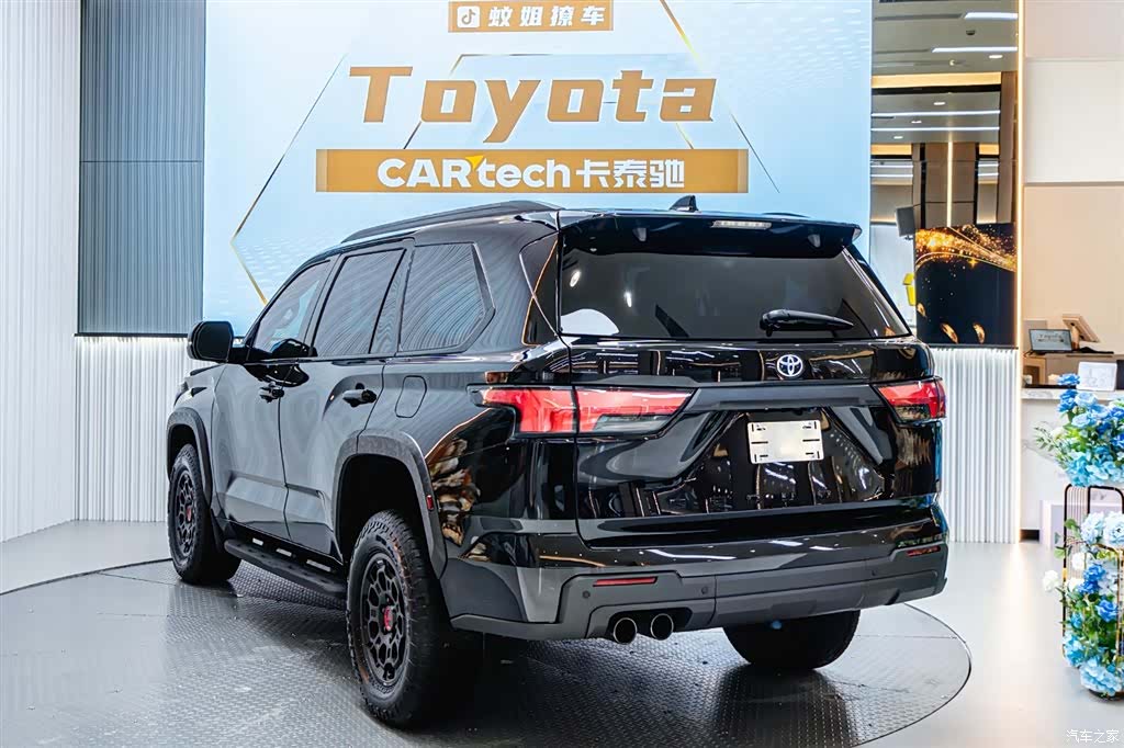 Toyota Sequoia, 2023 все фото