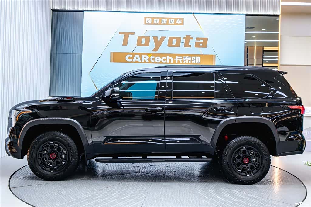 Toyota Sequoia, 2023 3