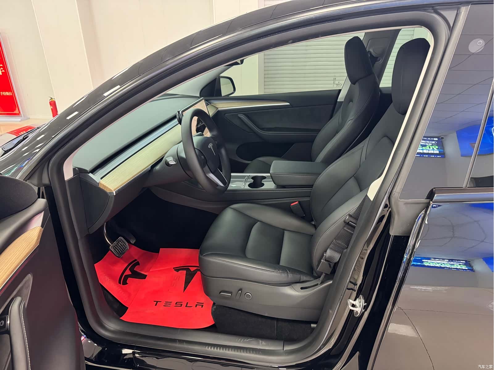 Tesla Model Y, 2023 8