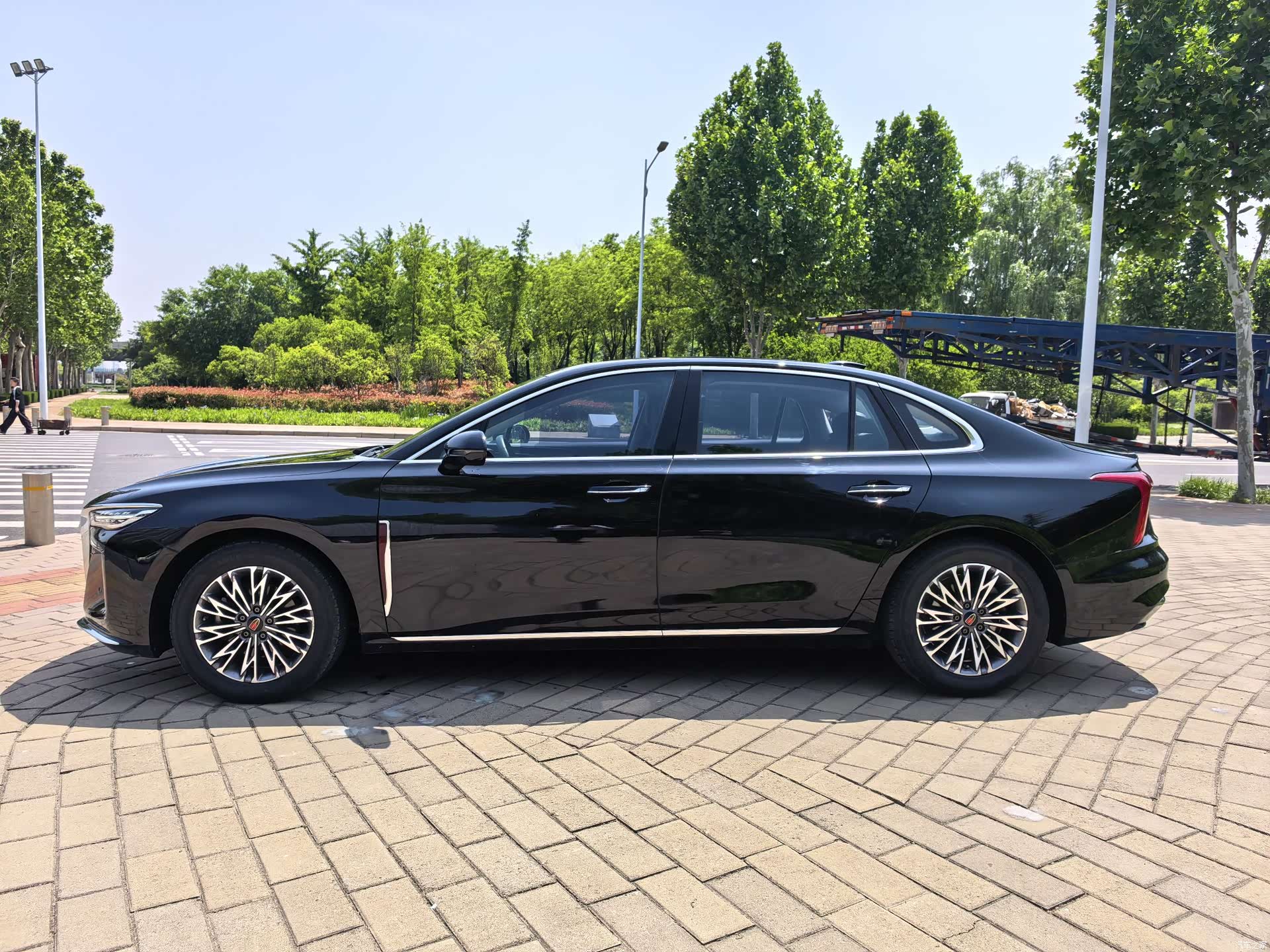 Hongqi H5, 2023 4