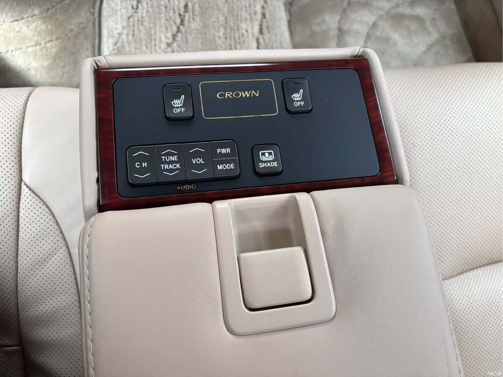 Toyota Crown, 2011 14