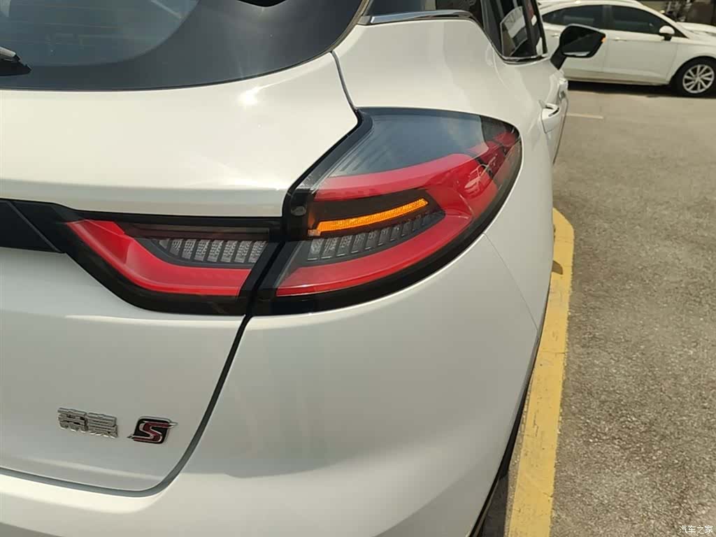 Geely Emgrand, 2022 8