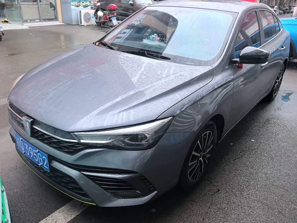 Roewe i5