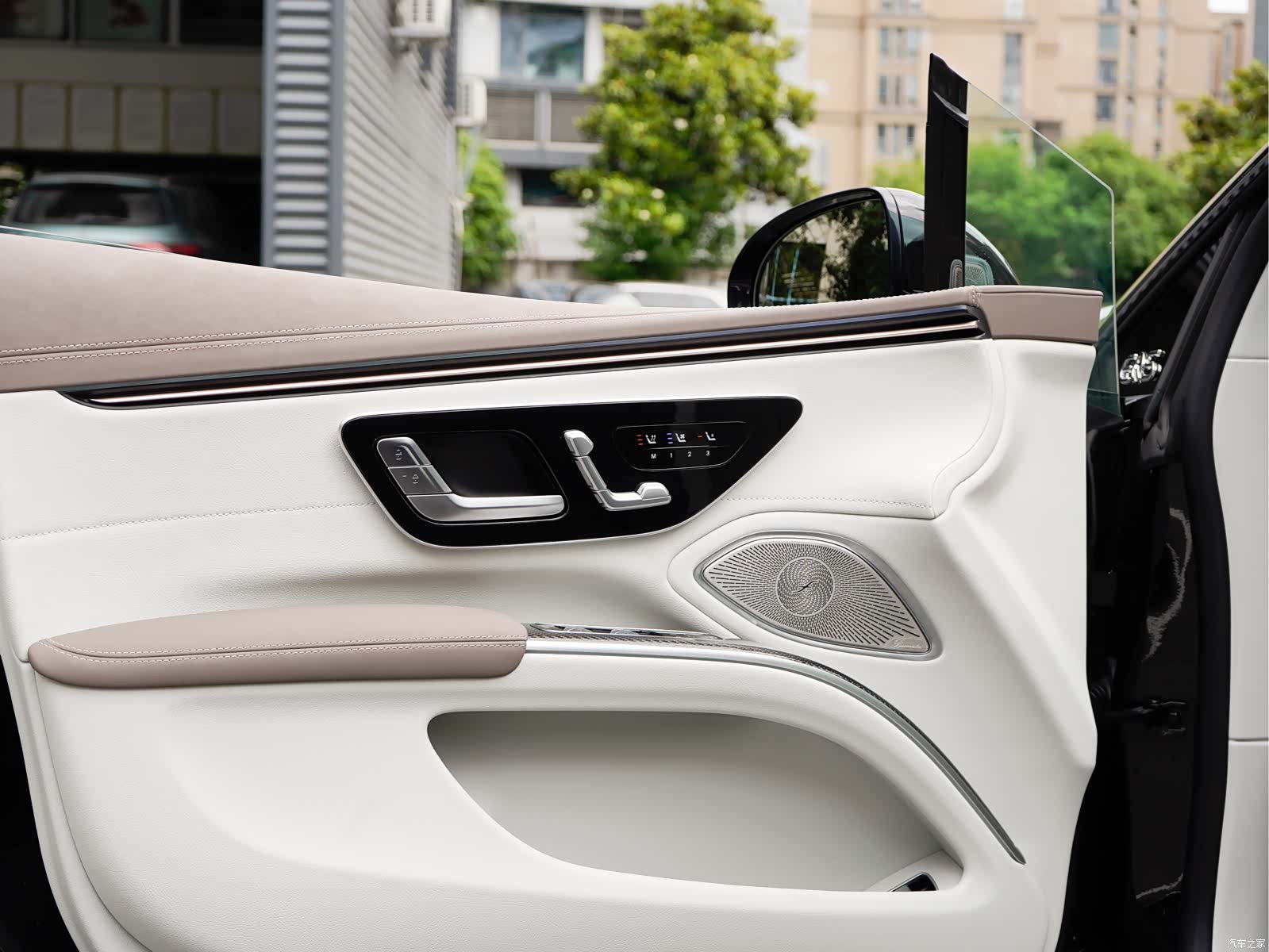 Mercedes-Benz EQS, 2025 14