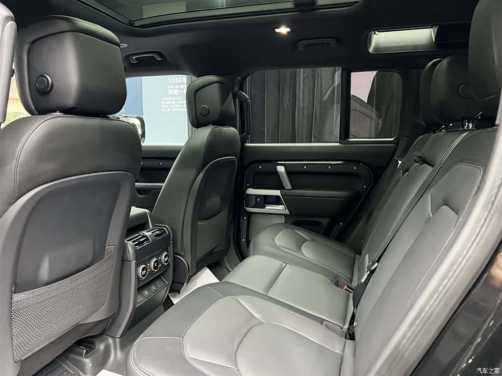 Land Rover Defender, 2024 27