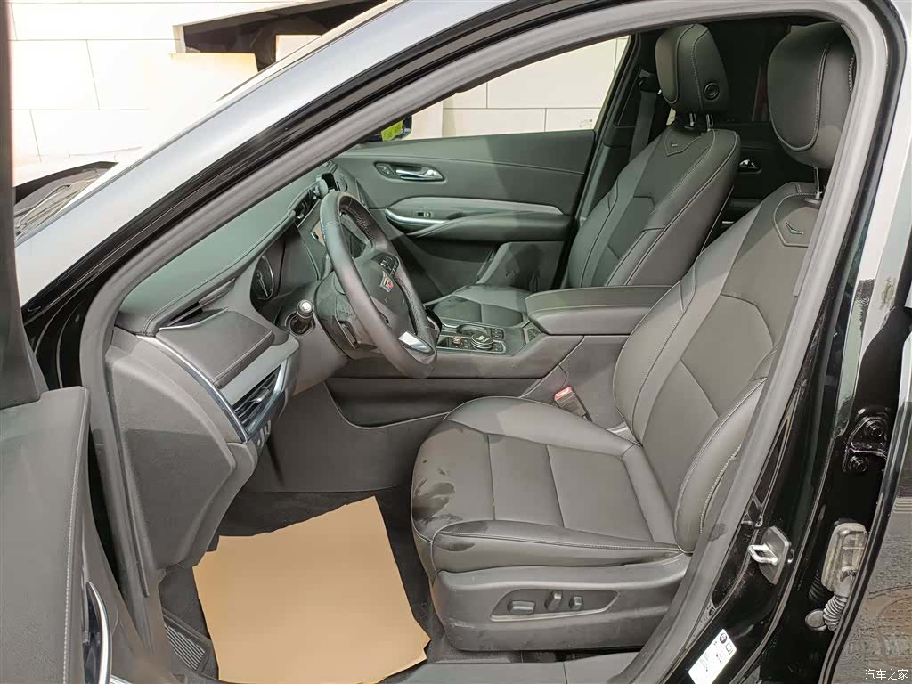 Cadillac XT4, 2020 11