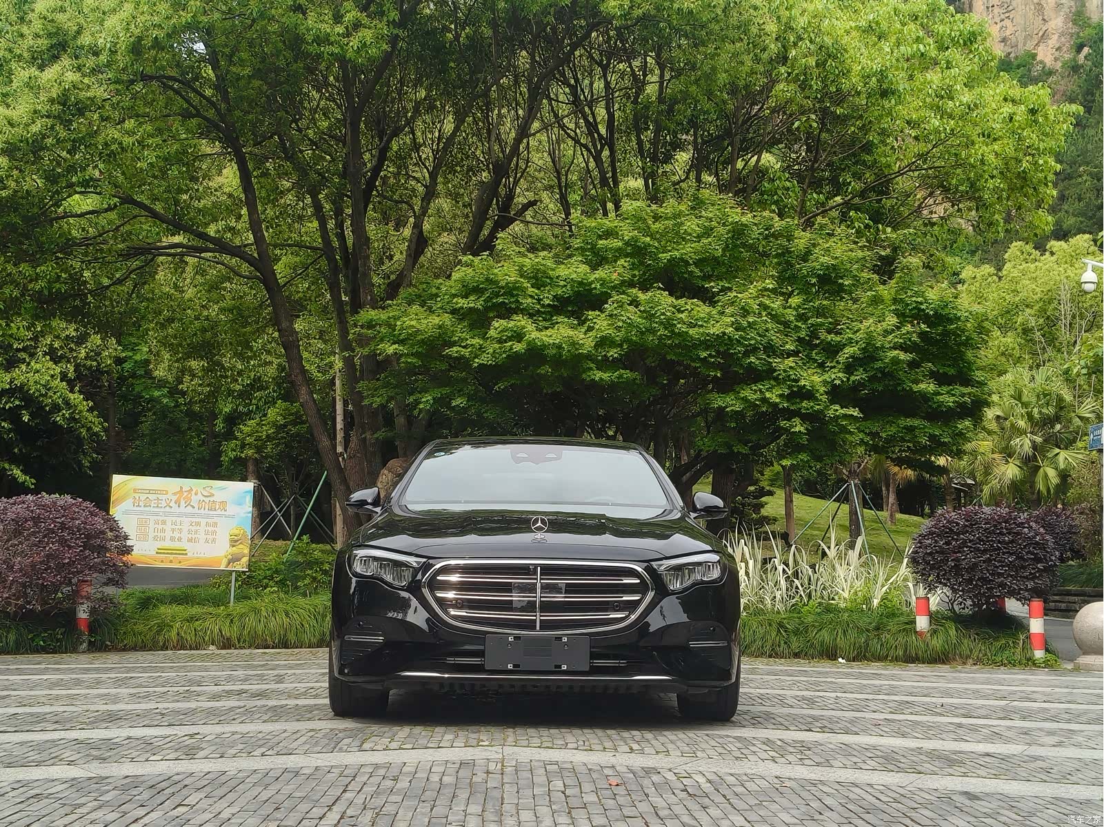 Mercedes-Benz E-Class, 2025 4