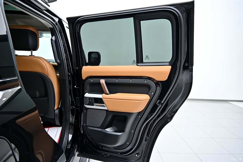Land Rover Defender, 2024 22