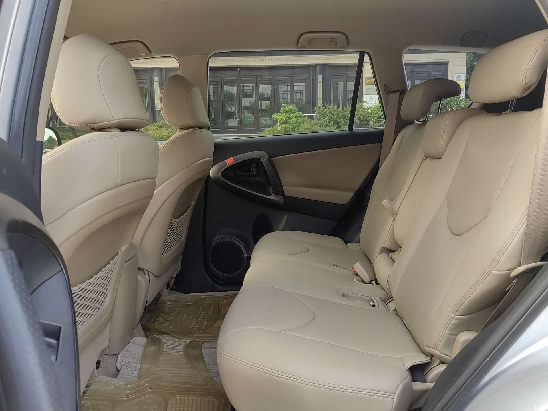 Toyota RAV4, 2012 10