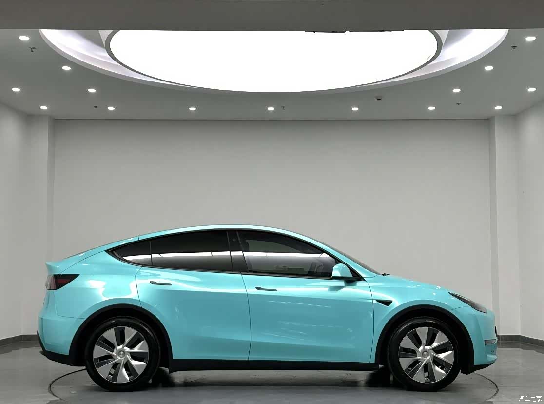 Tesla Model Y, 2023 4