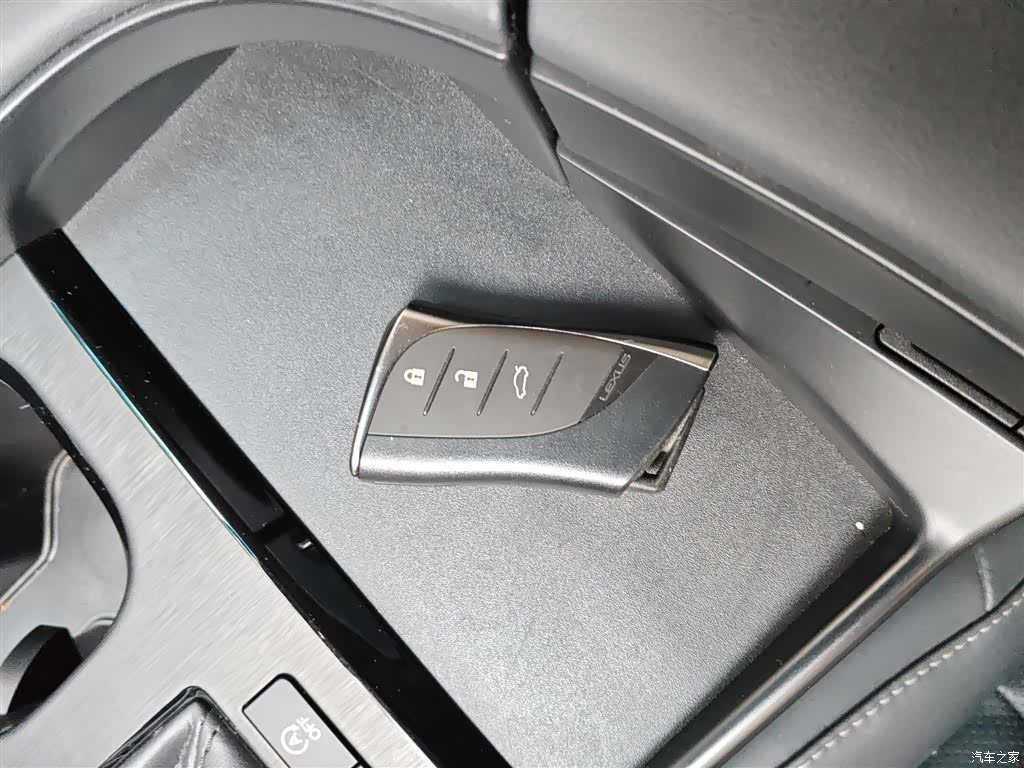 Lexus ES, 2023 9