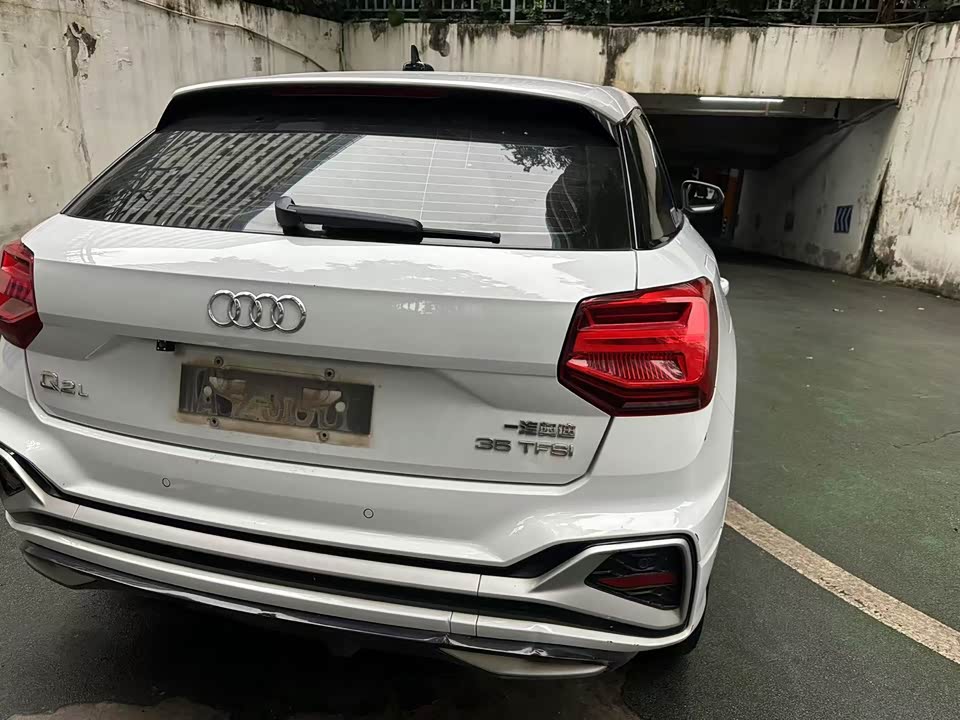 Audi Q2L