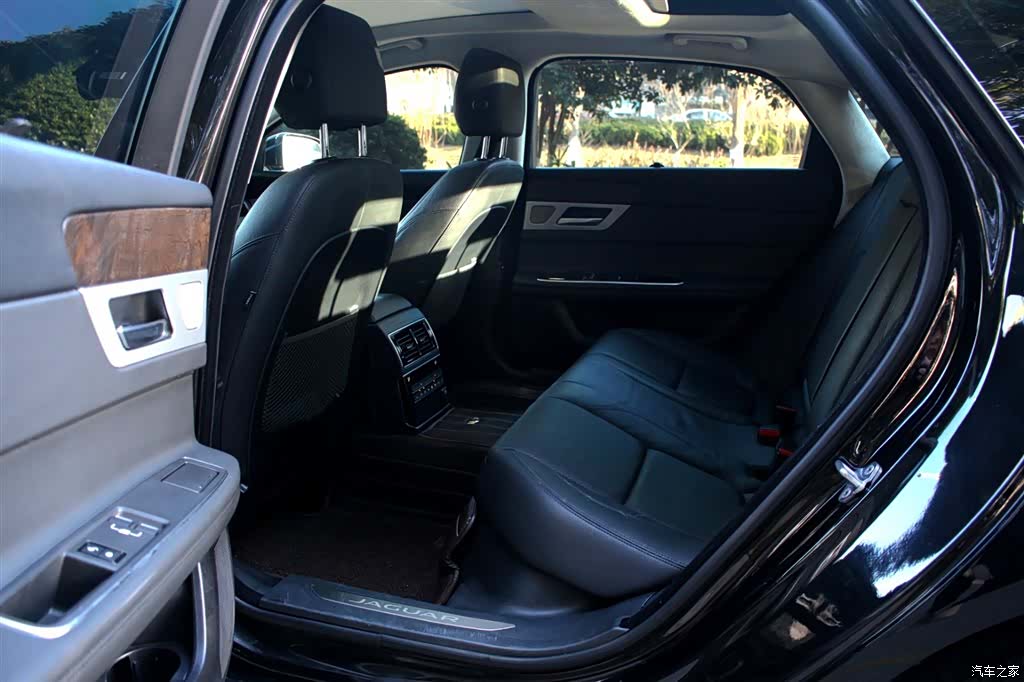 Land Rover XFL, 2018 9