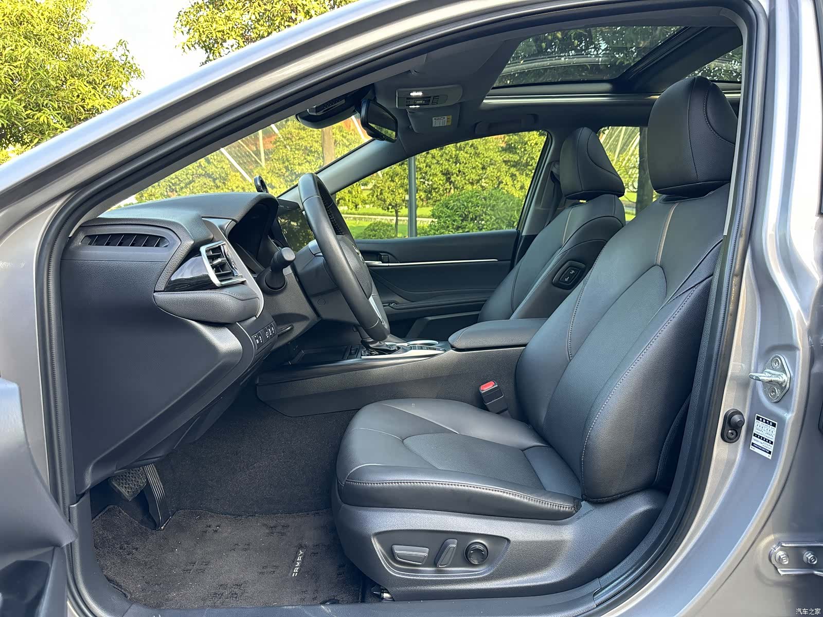 Toyota Camry, 2023 все фото