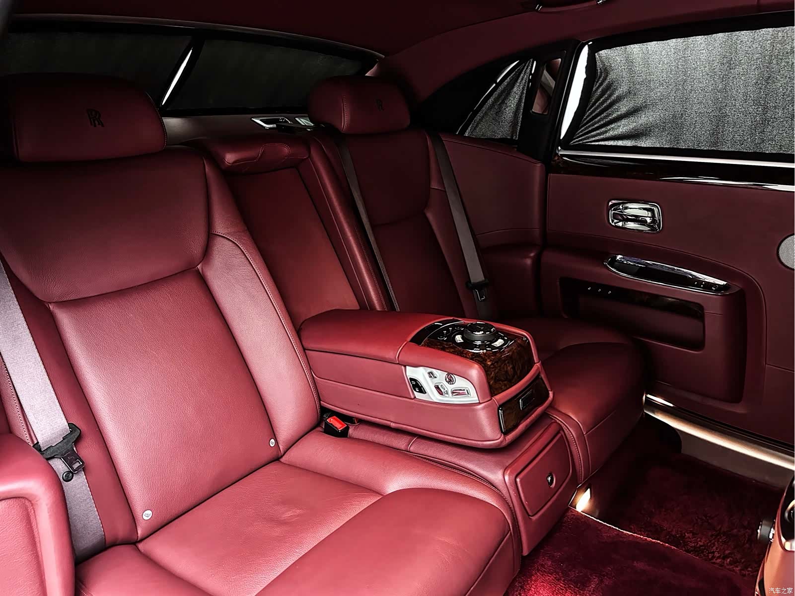 Rolls-Royce Ghost, 2016 16