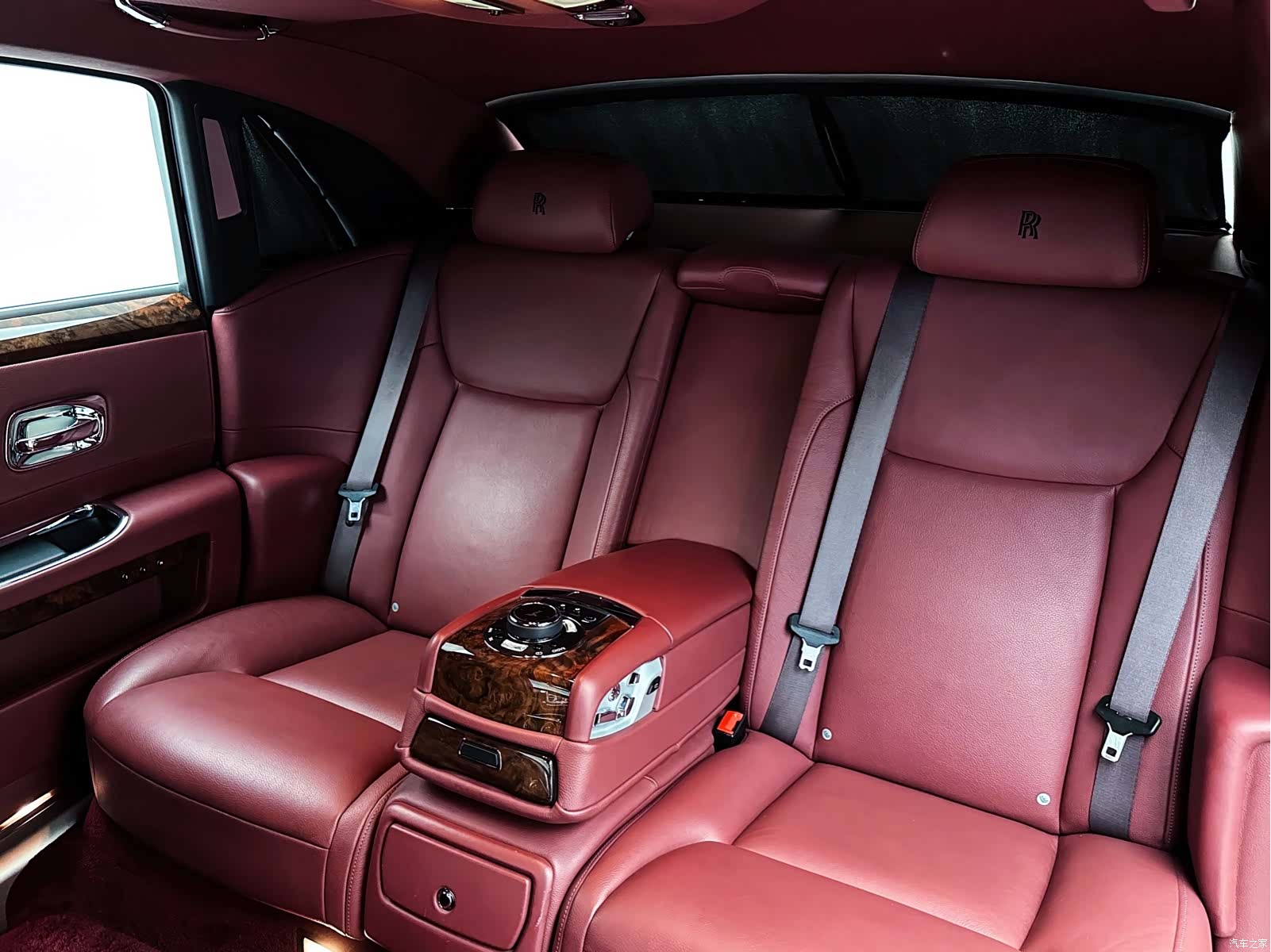 Rolls-Royce Ghost, 2016 15