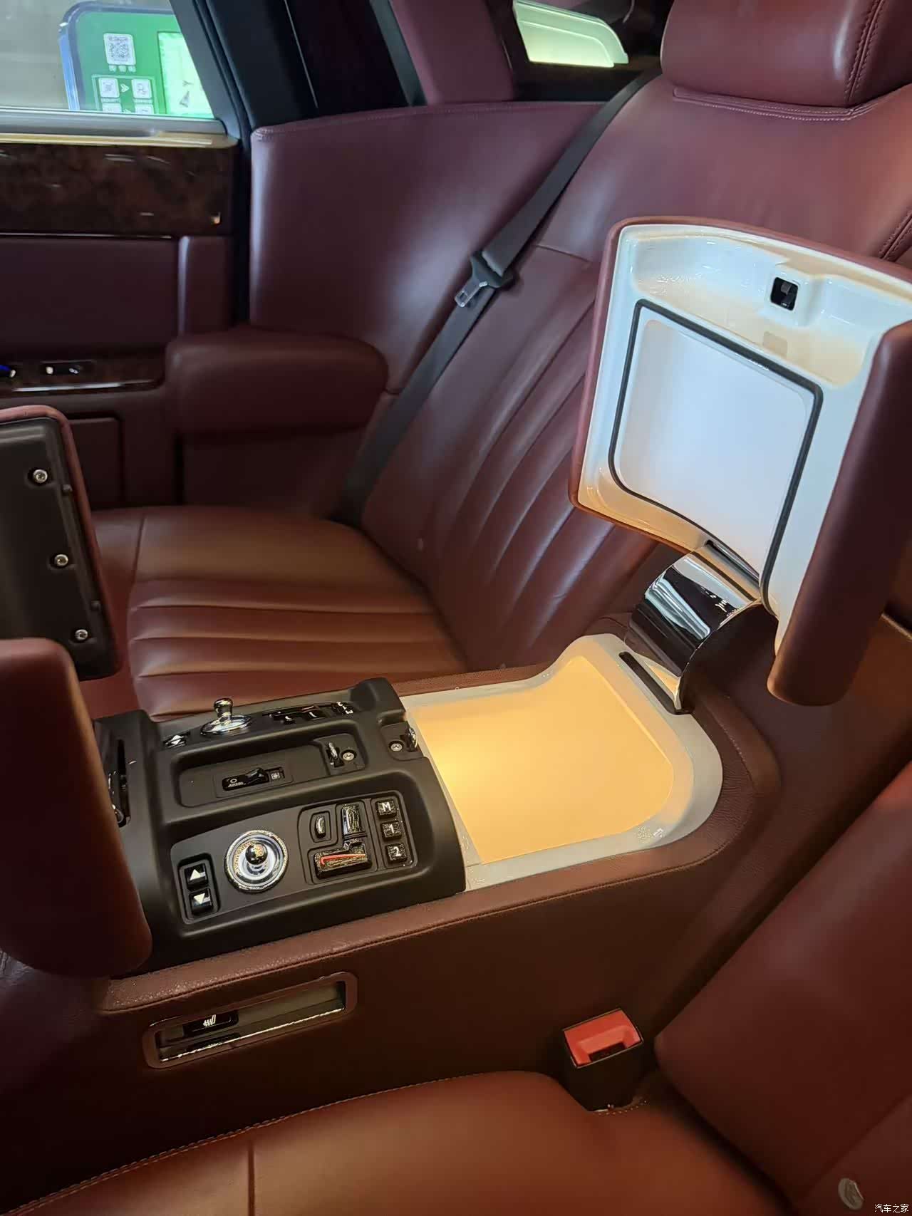 Rolls-Royce Phantom, 2013 13