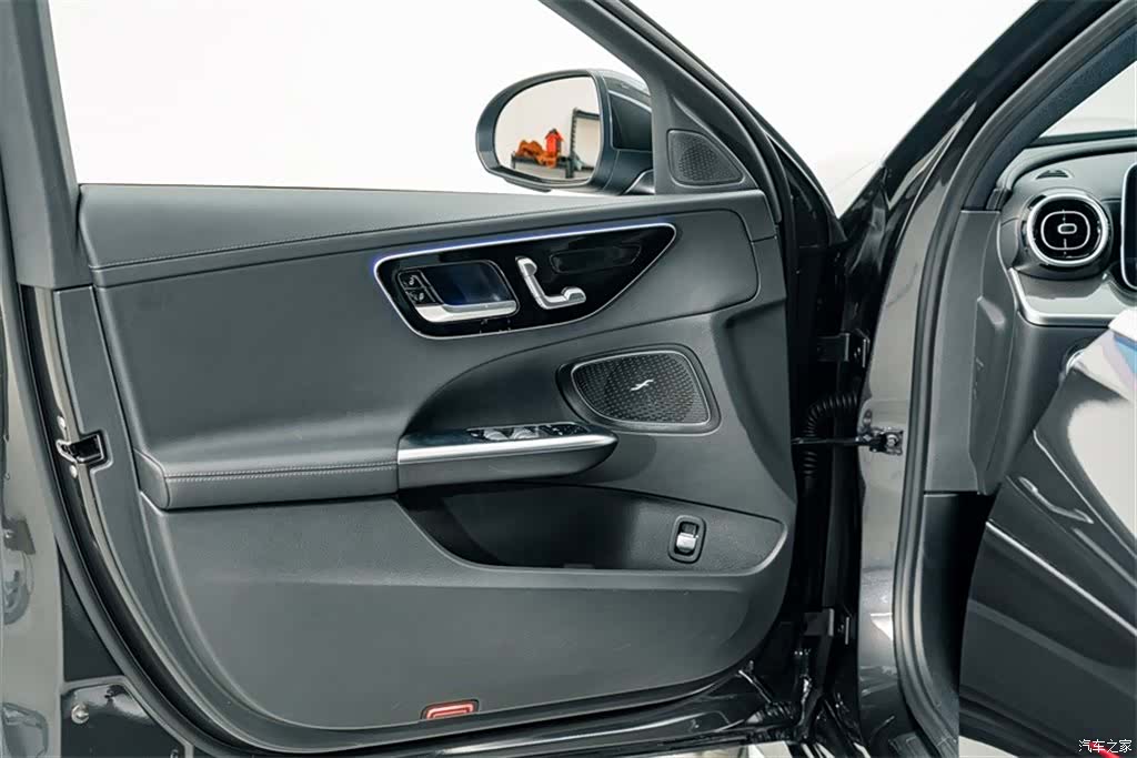 Mercedes-Benz C-Class, 2023 13