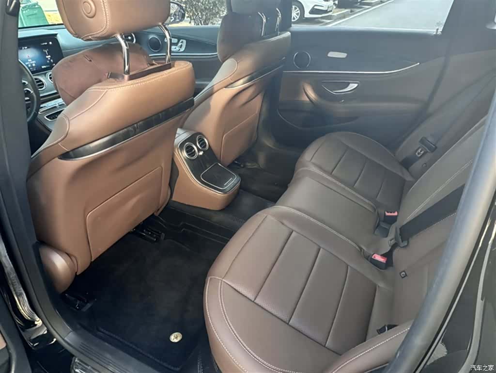 Mercedes-Benz E-Class, 2023 22