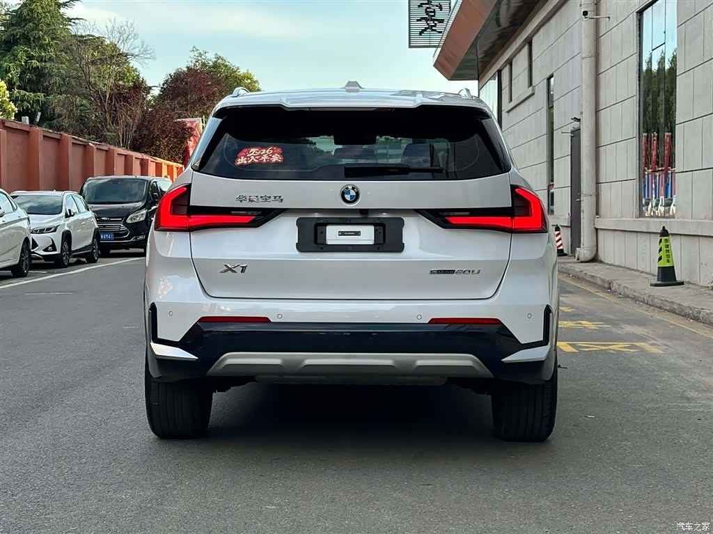BMW X1, 2023 все фото