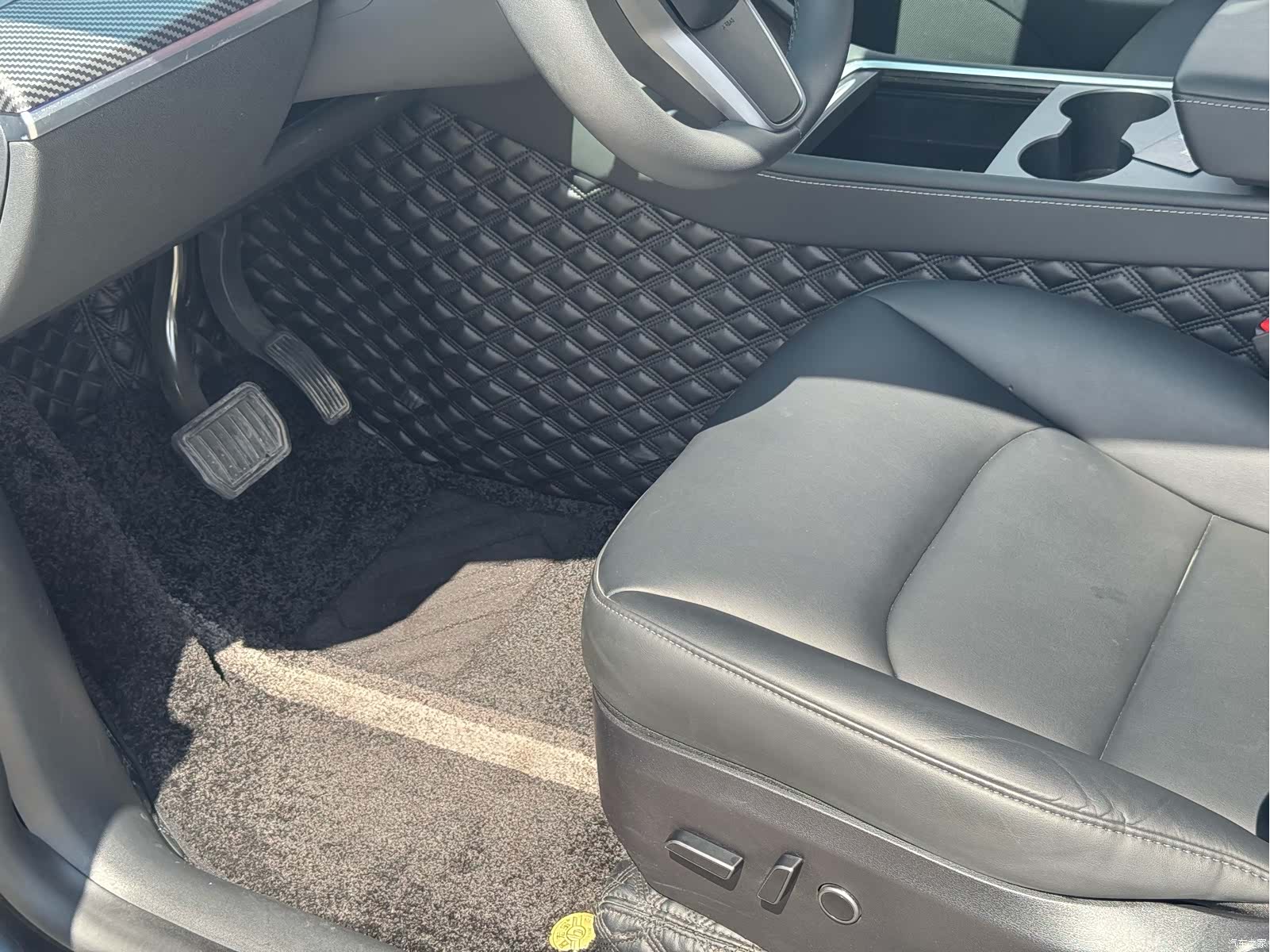 Tesla Model Y, 2024 28