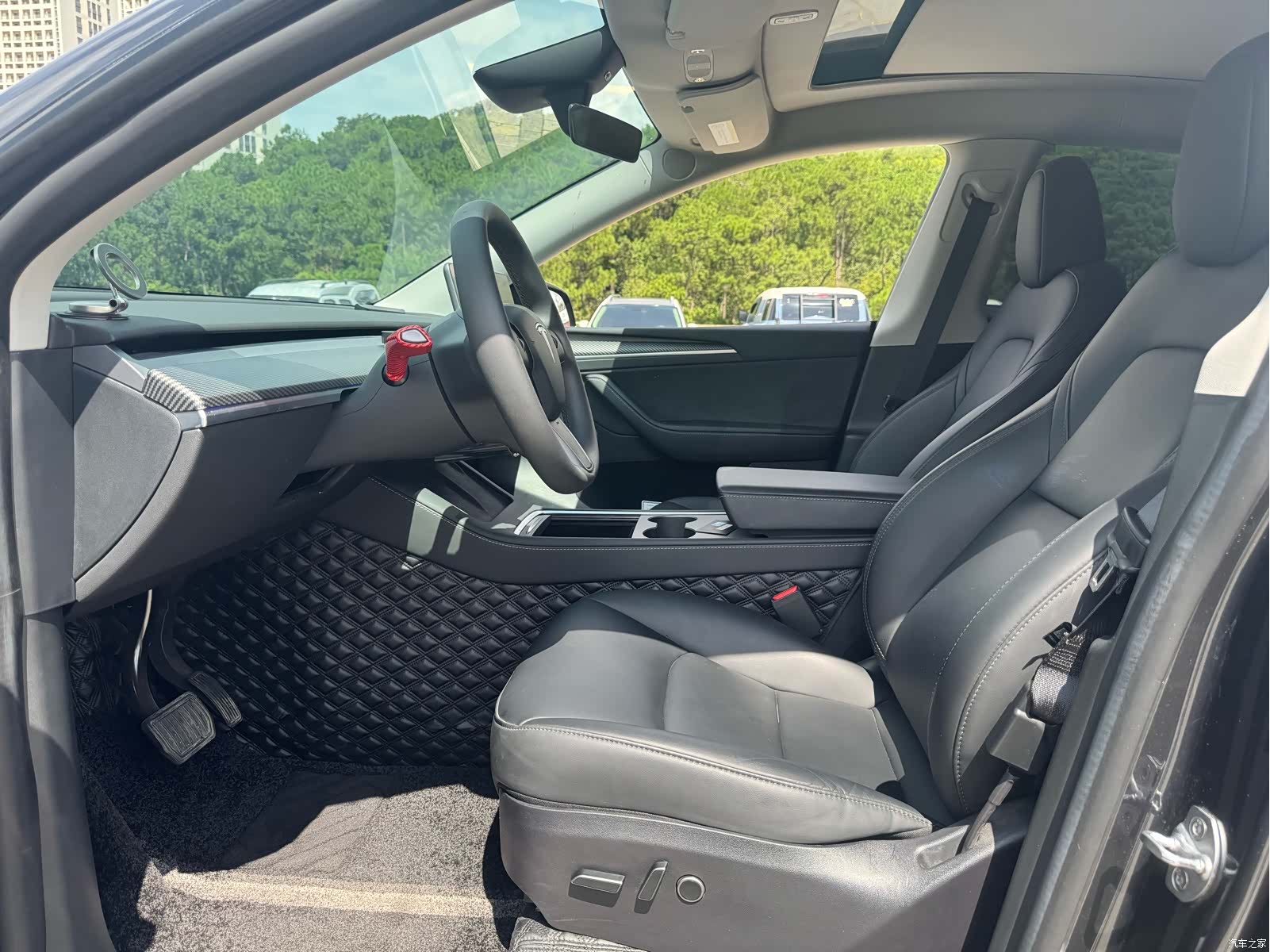 Tesla Model Y, 2024 30