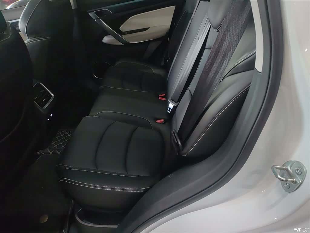 Geely Boyue, 2022 17
