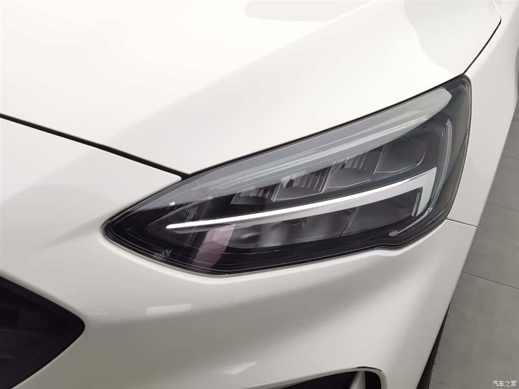 Ford Focus, 2022 7