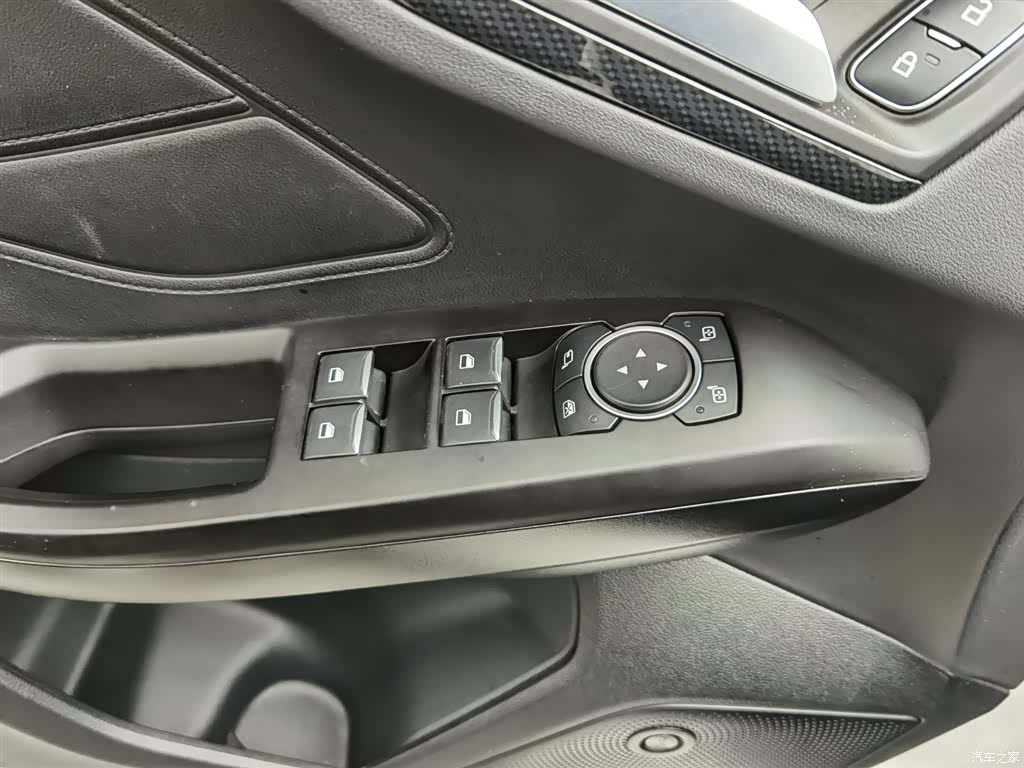 Ford Focus, 2022 9