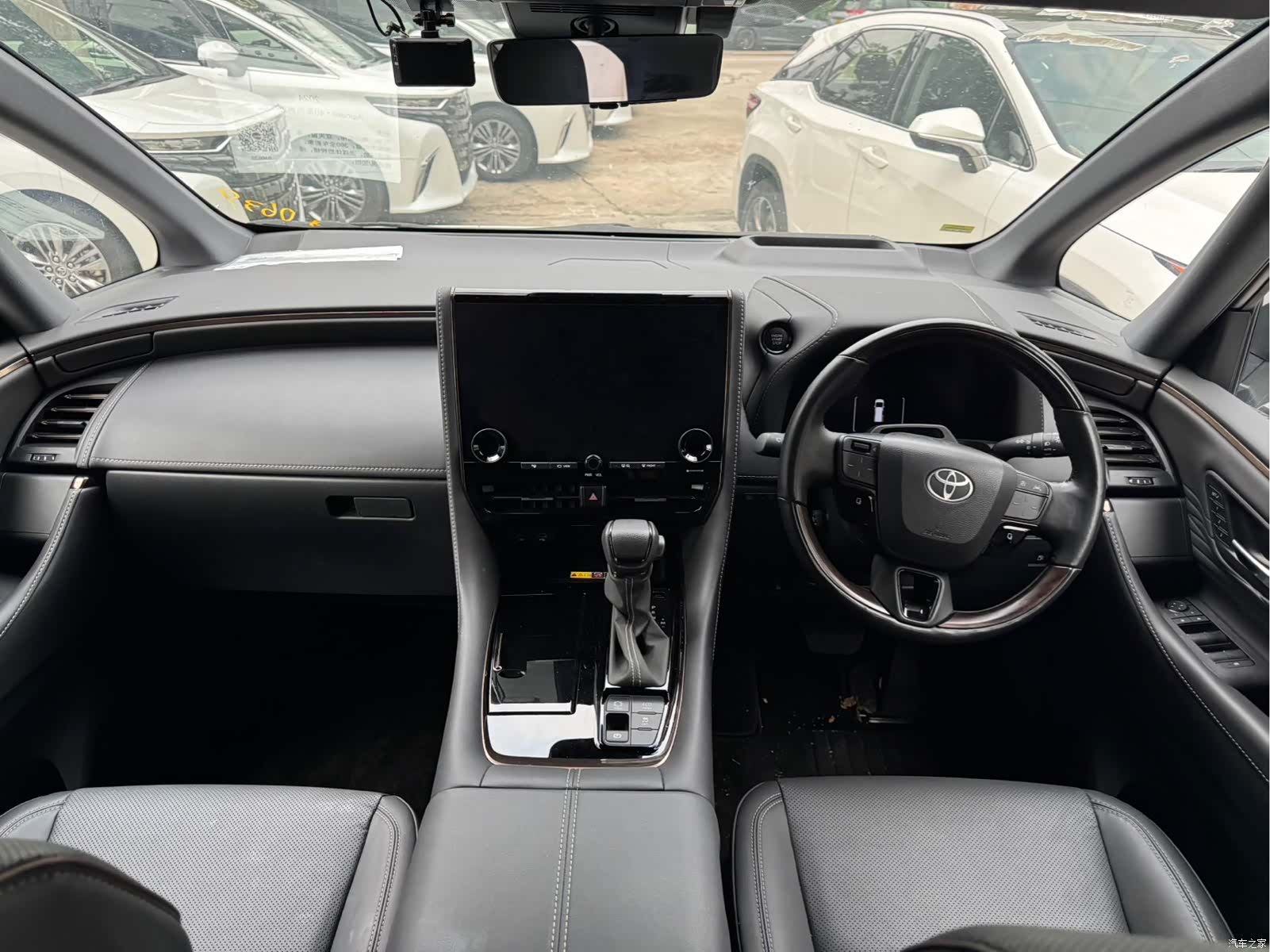 Toyota Alphard, 2026 11