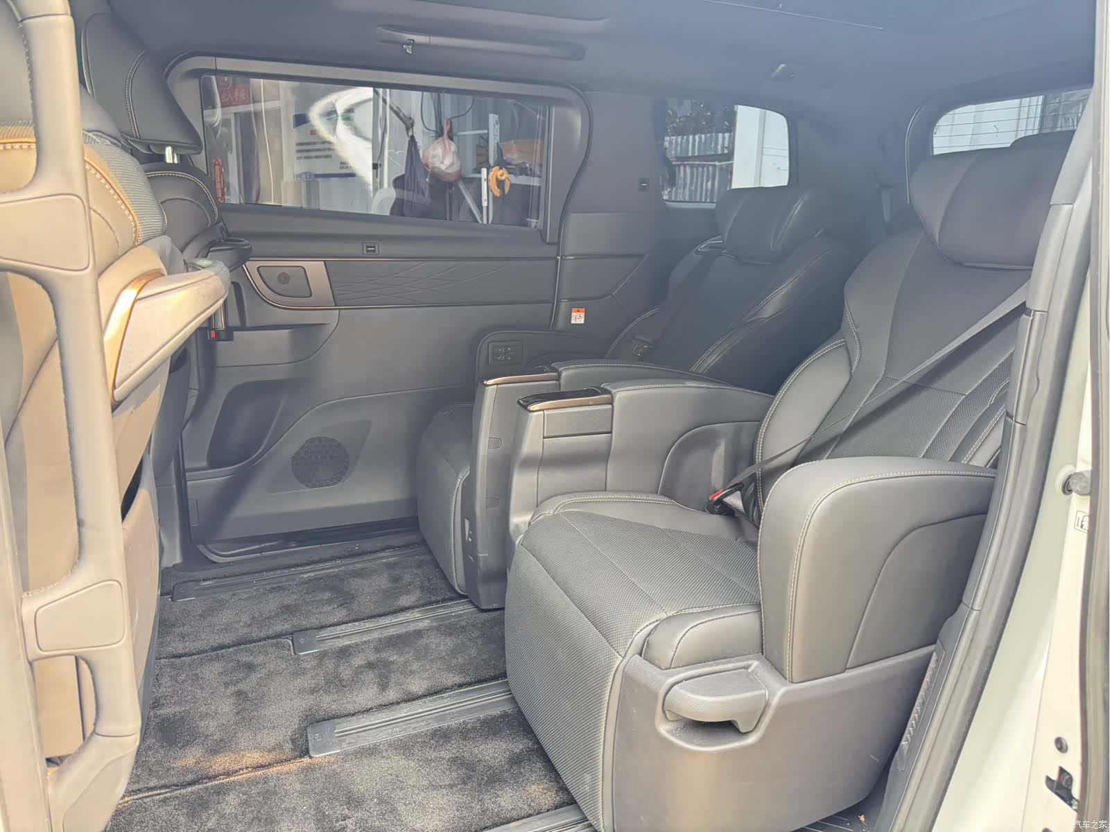 Toyota Alphard, 2026 6