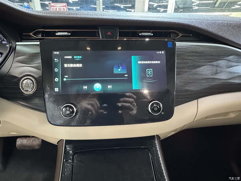 Nissan Paladin, 2024 10